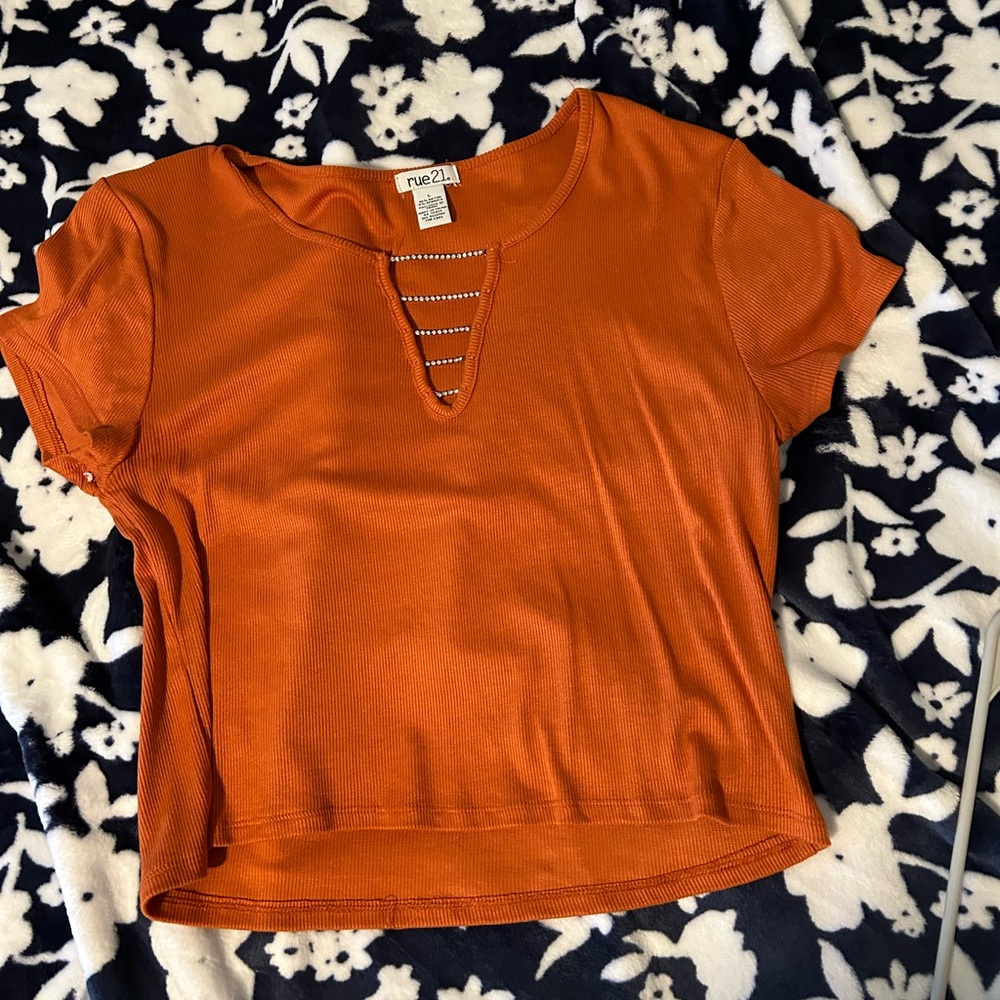 Rue 21 cropped tee.